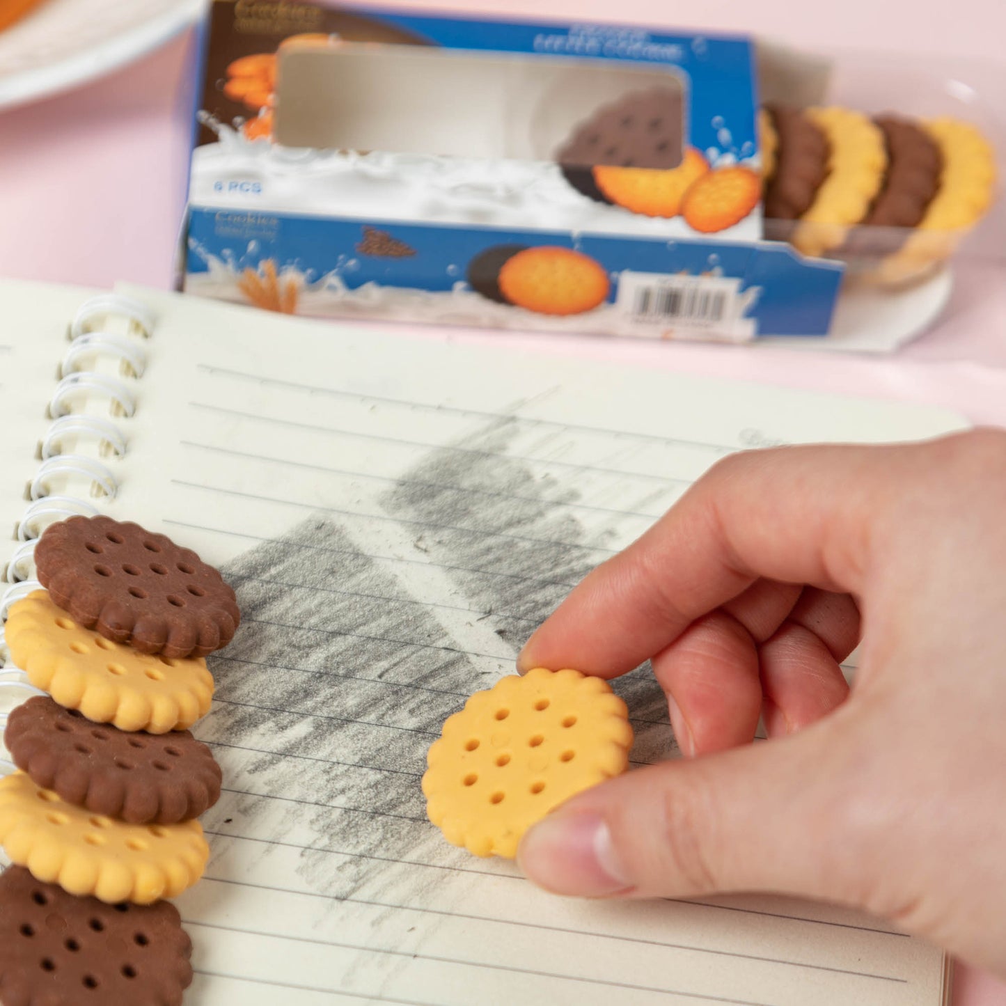 9201 LITTLE COOKIE ERASER 6PC